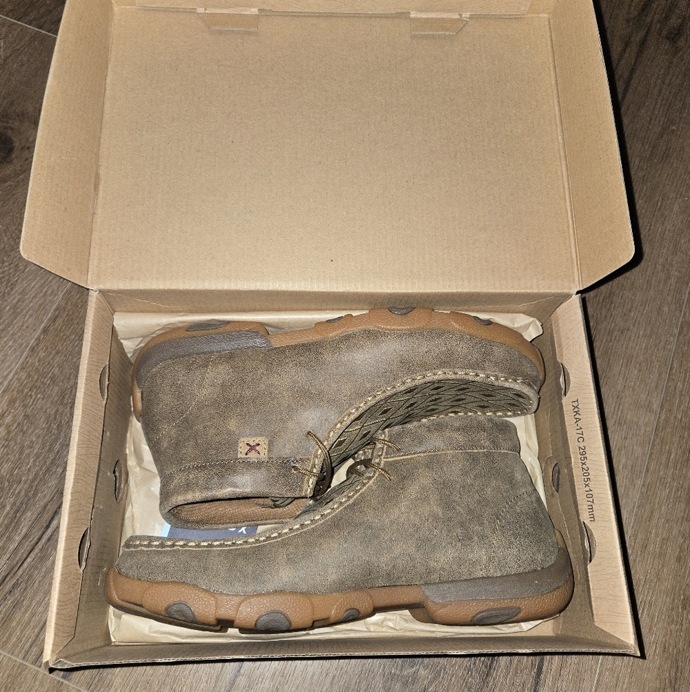 Twisted X Diamond Moccasins - Picture 4 of 5